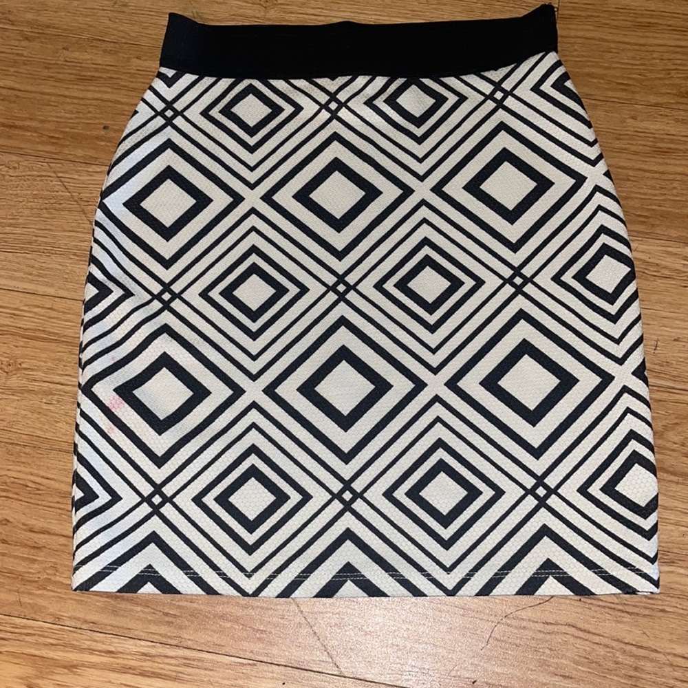 Black and white midi skirt from Turkey so small